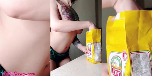 Babe Große Titten Striptease Und Kochen Tanzen - Sinnlich Solo