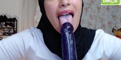 Hijab Girl Suck Dildo