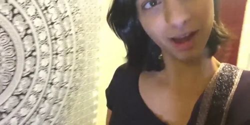 Desi Indian Girl Homemade Strip (Larissa Mendes)