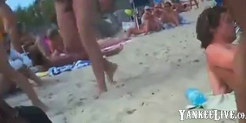 Brazilian swingers, from the beach to the sex boat - 2016. Part 1. -  Tnaflix.com