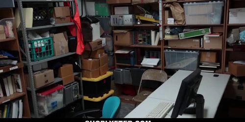 Shoplyfter - Scammer Teen Fucked By Older Detective - Tnaflix.com