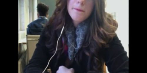Sabrina montre sa poitrine sur snapchat