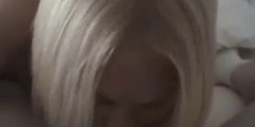 Blonde Big Ass Frau schlemmt an meinem Schwanz