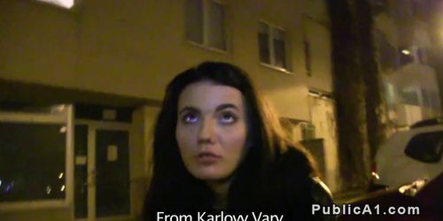 Czech amateur fucks outdoor in the dark