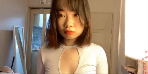 Periscope Korean girl's tits fall out while dancing and changing.