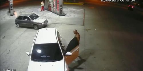 Flagra de boquete no posto de gasolina