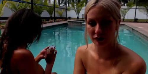 At the pool with some hot girls camshow