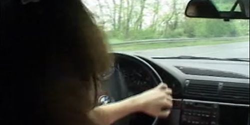 HOT AMATEUR 7 fille baisée dans une voiture