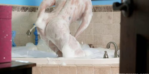 Alex plays Brooks clit while in the bath tub