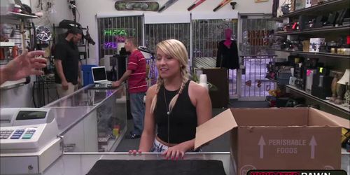 Blonde babe sucks and fuck for big cash