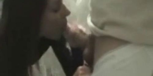 Amateur teen babe Sucking in the bathroom