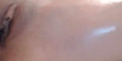Webcam girl masturbates her wet creamy pussy