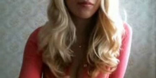 Sexy blonde milf dildos her tight pussy on webcam