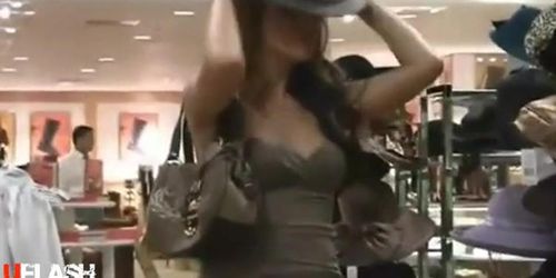Hottie Flashing in Public