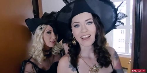 Bitchy Witches - VR POV (Misha Cross, Vinna Reed)