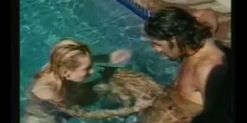 Randi Storm - Sexe chaud sous l'eau dans une piscine