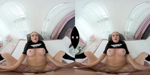 LustReality Vinna Wants Your Dick VR Porn (Vinna Reed)