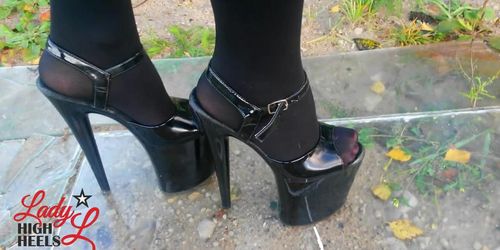 Lady L walking glas road with xtreme high heels. (Goddess )