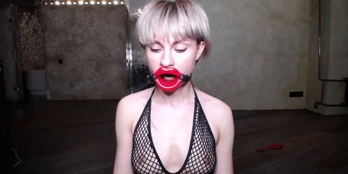 Amazing giant dildo deep throat show