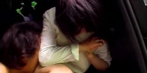 Maman japonaise soumise à des abus sexuels et se fait défoncer la bouche