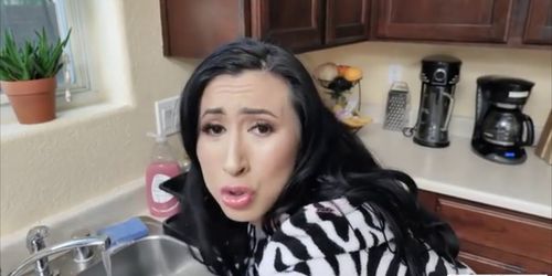 Doing dishes with my stepmom means a quick blowjob