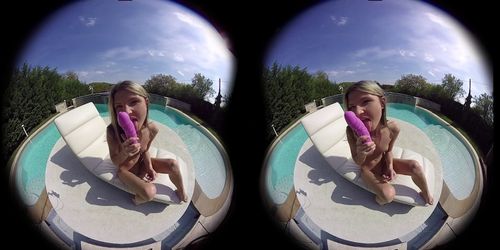 Gina Gerson Plays by the Pool 180 VR 60 FPS (Doris Ivy)