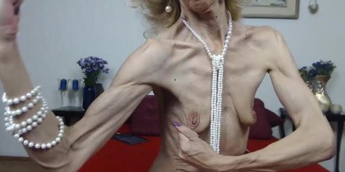 shredded milf flexes unbelievable muscles