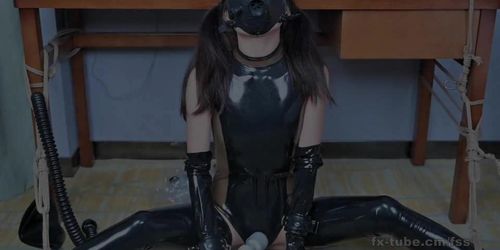 [DOVE][ fx-tube com/fss] Cute latex girl plastic bag and gasmask breathplay