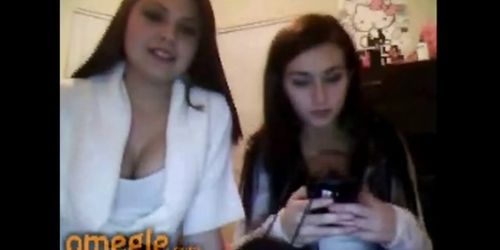 2 Teens Play on Cam