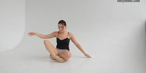 Dasha Lopuhova super sexy young gymnast