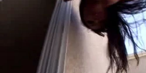 Aziatisch meisje met grote ronde kont houdt van grote zwarte lul (Sexy curvy)
