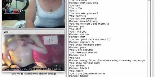 Chatroulette # 63 Horny turque petite timide se masturbe