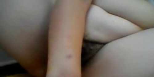Chubby Curvy babe rubs her hairy pussy on cam