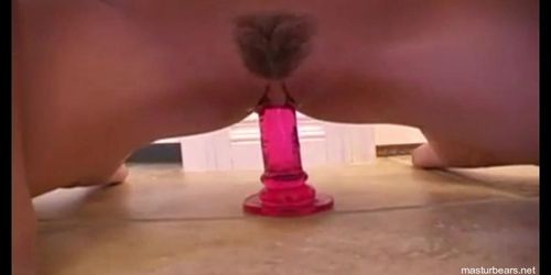 Angela 19 goeds really deep with her dildo