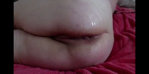 Curvy amateur inserts a vibrator up her oiled anus - video 1