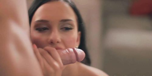 Classy Lady Gives The Perfect Blowjob (Kaylana Reese)