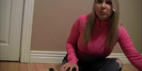 Blonde Milf - Floor - farts in tight jeans