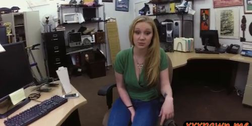 Pawn guy offered cash to sexy blonde babe for a hard sex