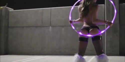 Hula hoop Dance (Gabriella Paltrova, Remy LaCroix)