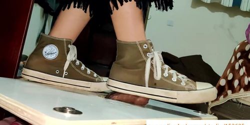 Chinese girl canvas shoes brutal dick trampling cock box shoejob ???????????J?????