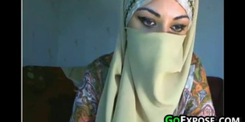 Pornsaxe - Arab Girl Teasing Her Tits - Tnaflix.com