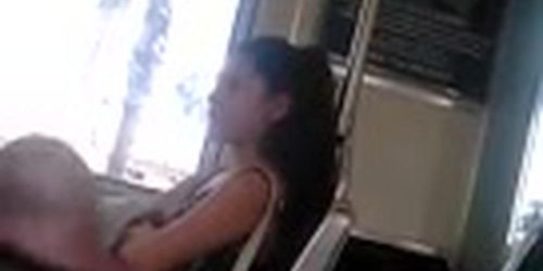 tatuado se saca el pito en bus