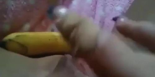 Arab slut masturbate with a big banana