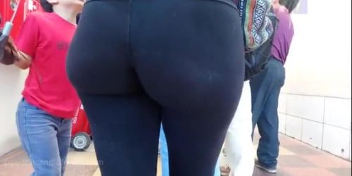 Beautiful Mexican teen wide booty (No Sound)