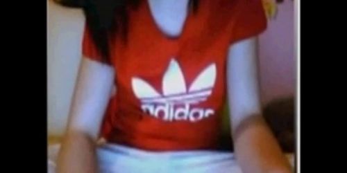 Cutie clignotant ses seins