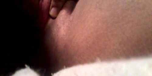 chica con perfecta vagina rosada se masturba