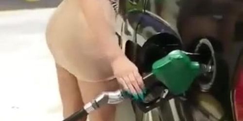 Showing hot body at a gas station