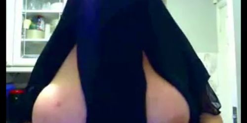 Chica hijab con tetas grandes