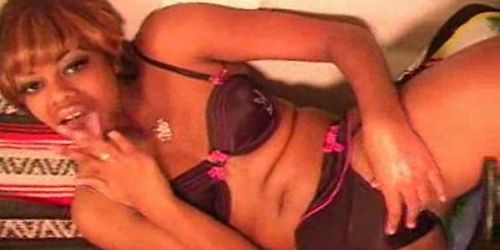 Dani dior plays with her pretty pussy (Danni Dior)