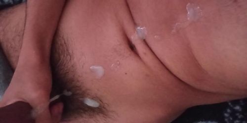 Aficionado Juega con su Vergota de 20cm y se Viene a Chorros 